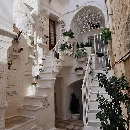 I Trulli Di Alessandro, Nel Cuore Della Valle D'itria *